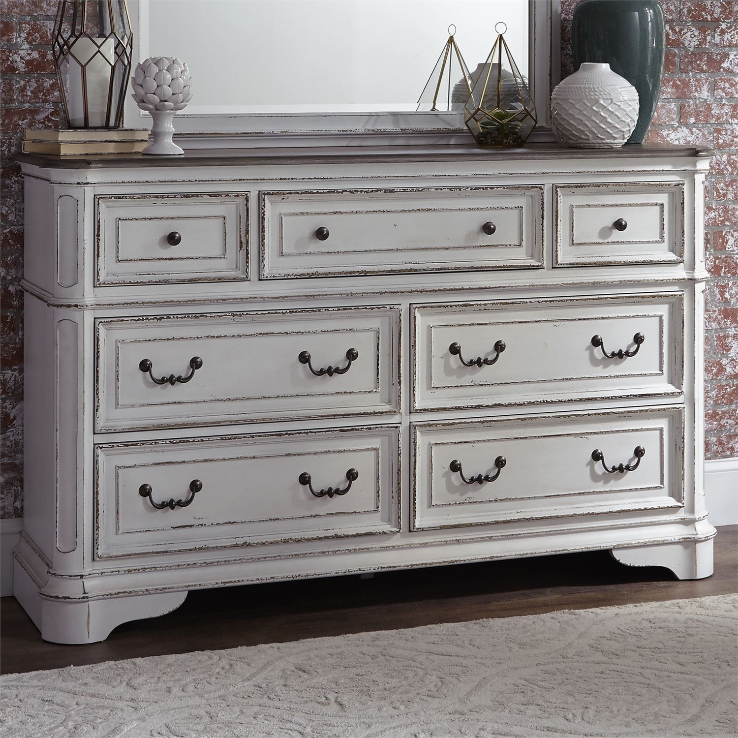 Liberty Furniture Magnolia Manor 7 Drawer Dresser with Felt Lined
